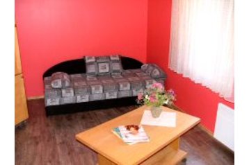 Letonia Privát Launkalne, Exterior